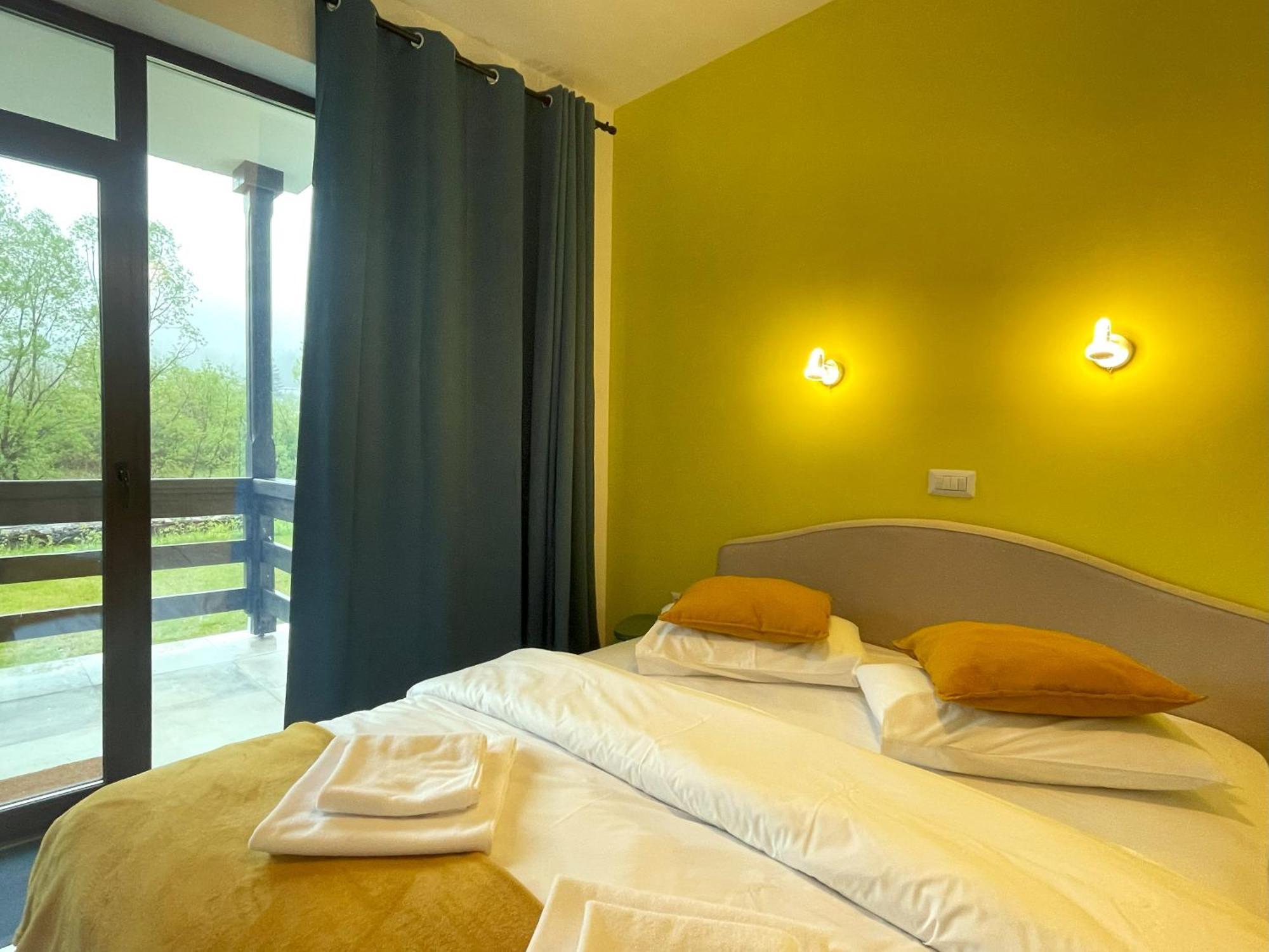 Cozy Riverfront Apartments With Garden And Mountain View Busteni Exterior photo